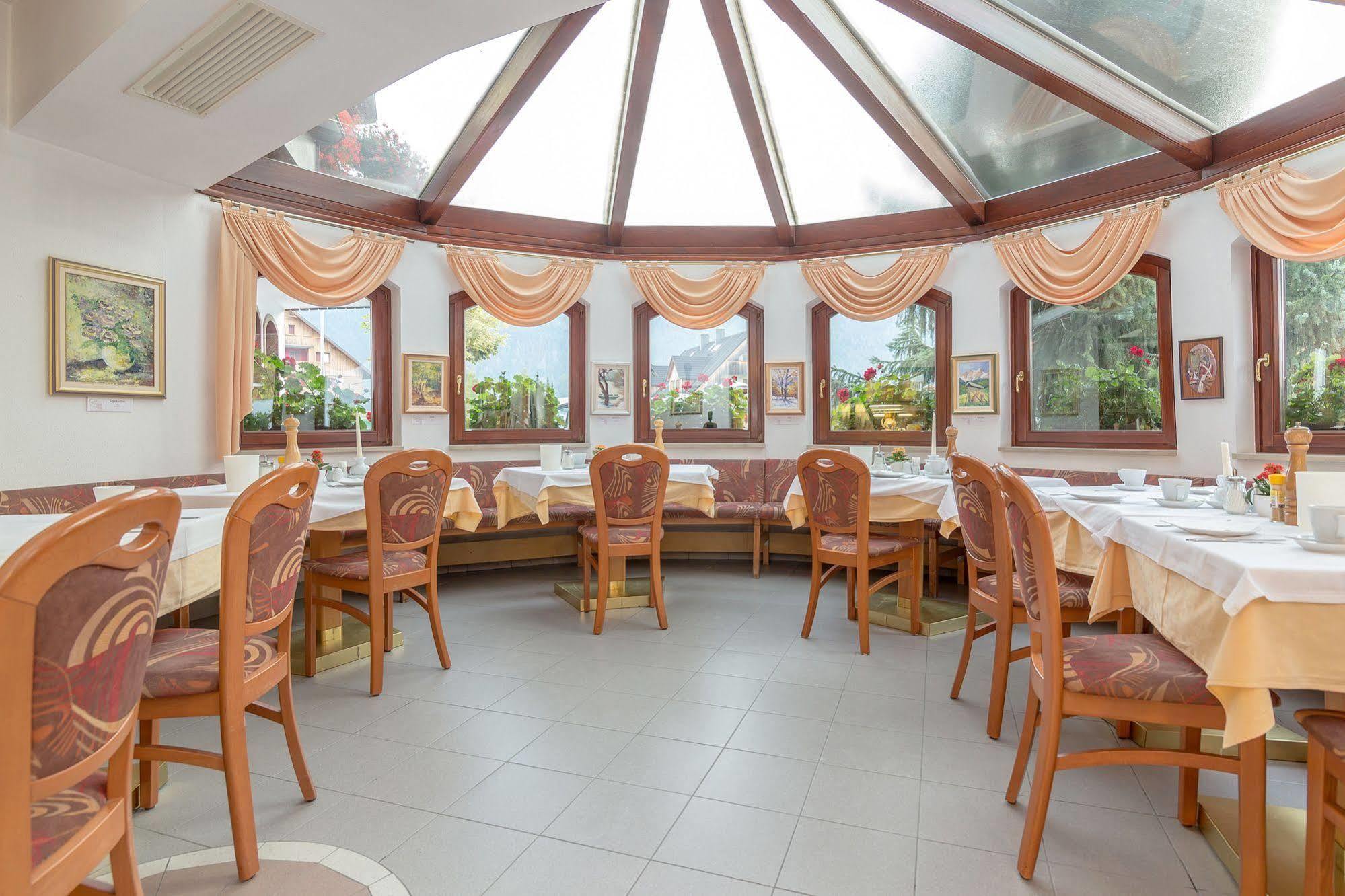 Garni Hotel Miklic Kranjska Gora Exteriör bild
